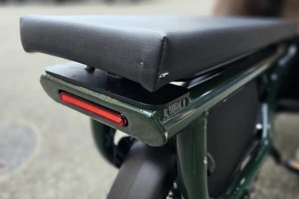 La selle arrière bi place du vélo Longtail et Cargo Le Formidable