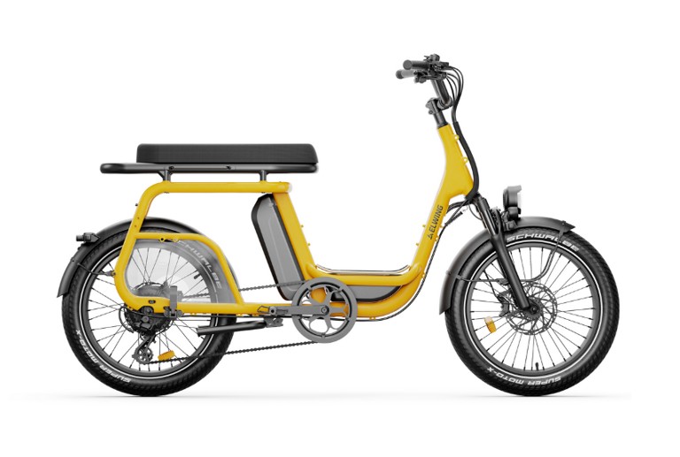 Le vélo cargo Ritmic Duo de Elwing est présenté dans un joli coloris jaune moutarde
