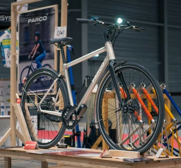 Le Vélo électrique Parco ultra léger est fabriqué en France avec des matériaux durables et de qualité