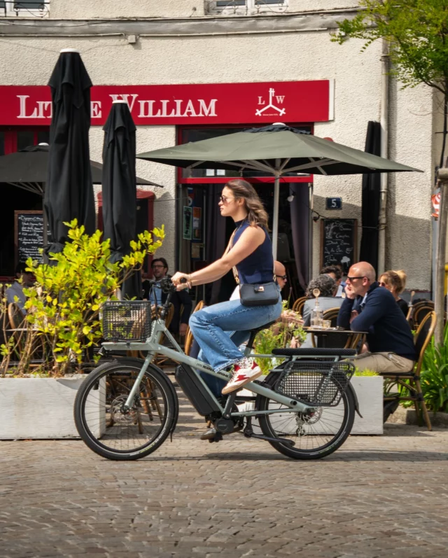 🌞 Le printemps c’est la saison du vélo !  Les journées rallongent, les terrasses revivent… et l’envie de pédaler aussi 🚴‍♀️💨
C’est le moment parfait pour remettre votre vélo en état ou trouver celui qui vous accompagnera partout cet été.
Avec Le Cycle Nantais vous disposez d’un service complet, Magasin & Atelier vélos :  🔧 Réparation & entretien
🚲 Vente de vélos
⚡ Électrification vélo
😊 Conseils personnalisés  📍 En plein cœur de Nantes, à deux coups de pédale de vos trajets quotidiens !  #Printemps #VéloEnVille #NantesÀVélo #LeCycleNantais