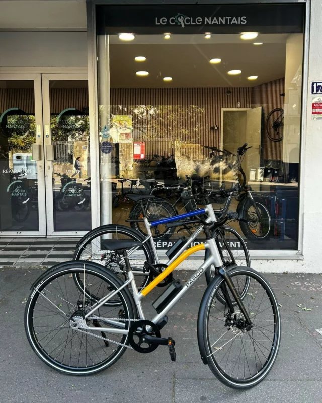 🌞 Votre Magasin & Atelier vélo est ouvert entre les jours fériés ! 🚴‍♂️
✔️ Vendredi 15 Mai
✔️ Samedi 16 Mai  C’est l’occasion pour :
🚲 Découvrir et essayer notre gamme de vélos
🔧 Faire réparer votre vélo
⚡ Vous renseigner sur l’électrification vélo
☀️ Les beaux jours sont là… le bon moment pour se remettre en selle !  📍 Retrouvez-nous dans notre Magasin & Atelier au cœur de Nantes.  À très vite 👋  #Nantes #Vélo #RéparationVélo #AtelierVélo #LeCycleNantais #VéloEnVille