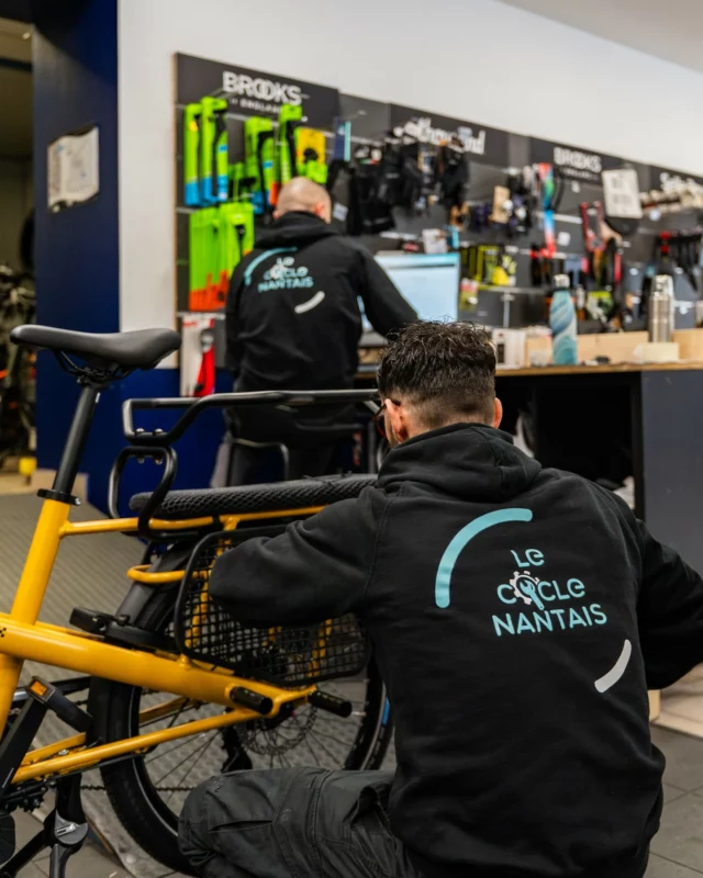 Votre vélo est-il prêt pour les vacances ?
Vous préparez votre voiture, vos valises, votre hébergement... mais avez-vous pensé à votre vélo ? ☀️
Une simple vérification peut éviter bien des mauvaises surprises pendant vos vacances :
✅ Freins
✅ Pneus
✅ Transmission
✅ Éclairage
✅ Batterie (pour les VAE)
Chez Le Cycle Nantais, nous réalisons l'entretien et les réparations de tous types de vélos pour que vos balades estivales ne soient perturbées que par le choix de la prochaine terrasse 😎
📍 Le Cycle Nantais – Centre-ville de Nantes  #VéloNantes #RéparationVélo #EntretienVélo #VacancesÀVélo #LeCycleNantais