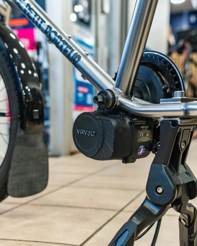 ⚡ Cet été, de plus en plus de cyclistes choisissent d'électrifier leur vélo !
Pourquoi changer de vélo quand on aime déjà le sien ? ❤️
L'électrification permet de conserver son vélo tout en bénéficiant d'une assistance électrique pour :
☀️ Les balades plus longues
⛰️ Les côtes
🚲 Les trajets quotidiens
💼 Les déplacements domicile-travail
Une solution moderne, économique et particulièrement appréciée à Nantes.
Venez découvrir les possibilités d'électrification proposées par Le Cycle Nantais.
📍 172 rue Paul Bellamy - En plein centre-ville de Nantes  #ElectrificationVélo #VAE #VéloElectrique #MobilitéDouce #LeCycleNantais #Nantes