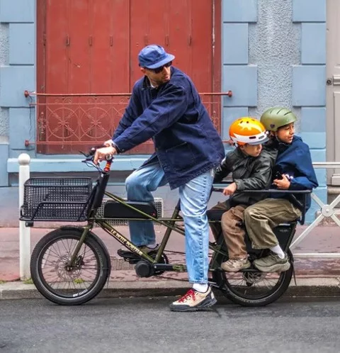 🚲 Le Petit Porteur : le vélo cargo ultra compact qui transporte vraiment tout !
Il a tout pour te faire craquer 😉
👧 Enfants
🛒 Courses
🎒 Affaires du quotidien
📦 Tout ce qu’on n’a pas envie de trimbaler à pied !
Chez Le Cycle Nantais, le Petit Porteur électrique est équipé avec l’excellentissime moteur pédalier Virvolt 900 ⚡
Tu peux le personnalises avec les nombreux accessoires et tu es le roi du monde ! 😎
👉 Réserves ton essai gratuit
📍 Le Cycle Nantais – 172 rue Paul Bellamy, Nantes  #LePetitPorteur #VéloCargo #VéloCargoÉlectrique #Longtail #VéloNantes #VéloÉlectrique #NantesÀVélo #MobilitéDouce #LeCycleNantais